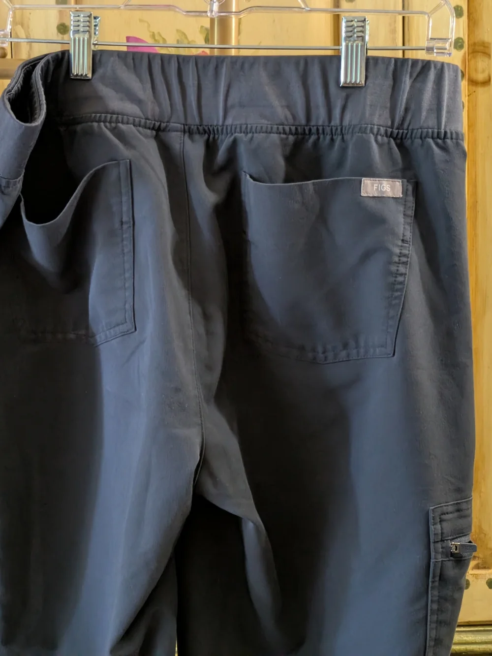 Figs Men's Gray Scrub Pants with Pink Drawstring Sz L/P